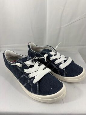 NWT pop Women’s Size 7 Navy Canvas Slip-On Sneakers with White Laces